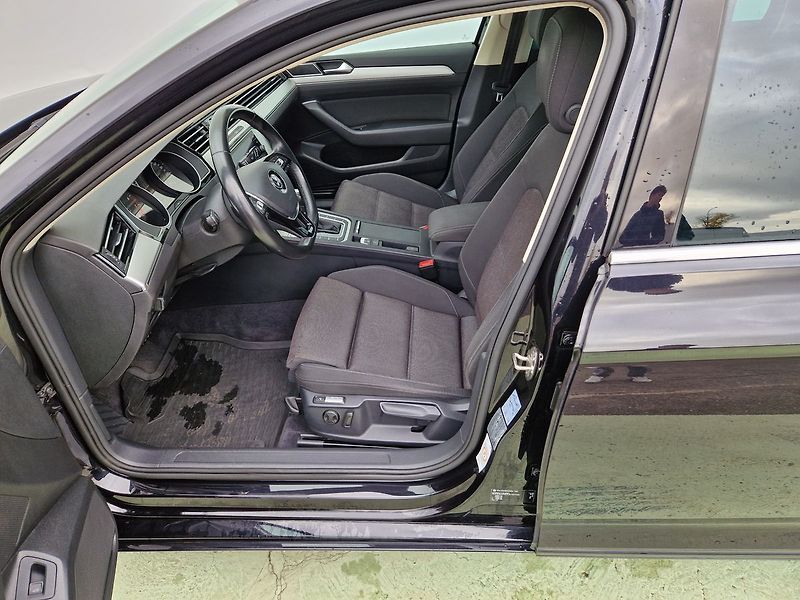 Volkswagen Passat Comfortline 1.4 TSI ACT - fotka 25 z 36