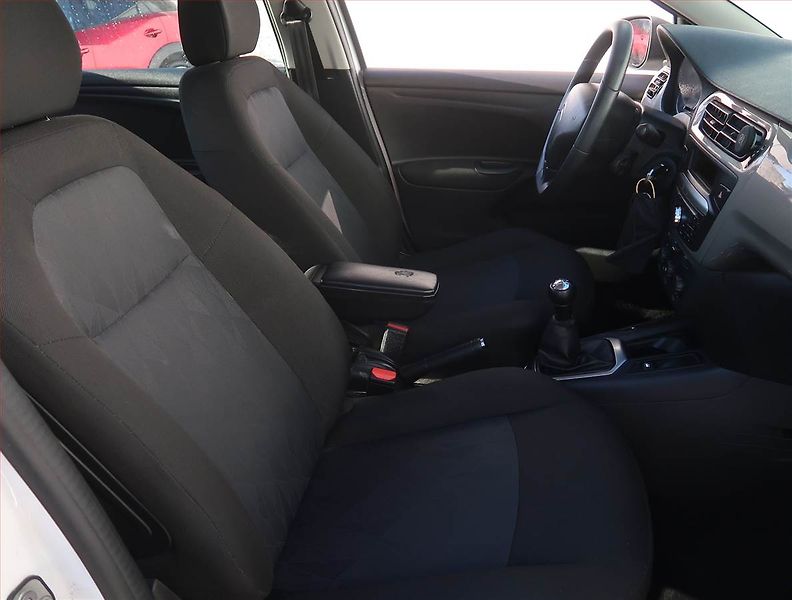 Citroën C-Elysée (2016) 1.2 PureTech, Serv.kniha - fotka 9 z 15