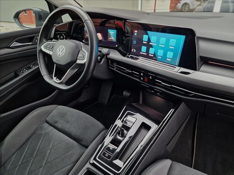 Volkswagen Golf 2.0TDI 110kW DSG Style, 1.Maj - fotka 39 z 50