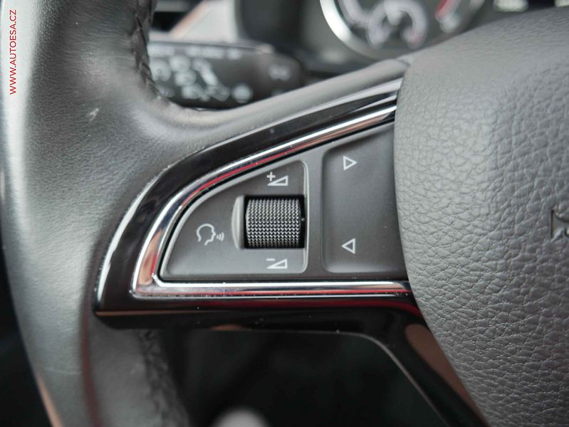 Škoda Scala (2020) 1.0TSi, ČR, Style, LED - fotka 13 z 16