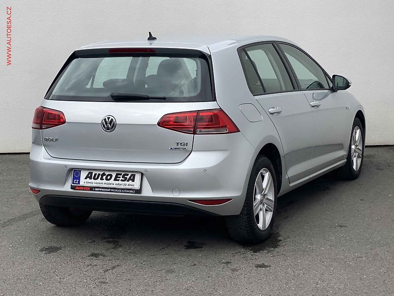Volkswagen Golf (2017) 1.4 TGi, ČR, Highline - fotka 4 z 17