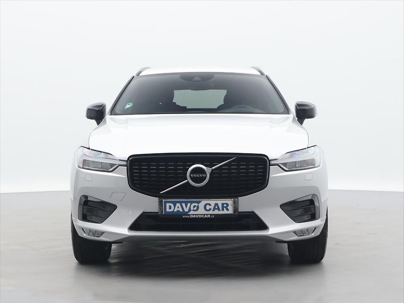 Volvo XC60 2.0 B4 145kW R-Design CZ Aut. - fotka 2 z 35