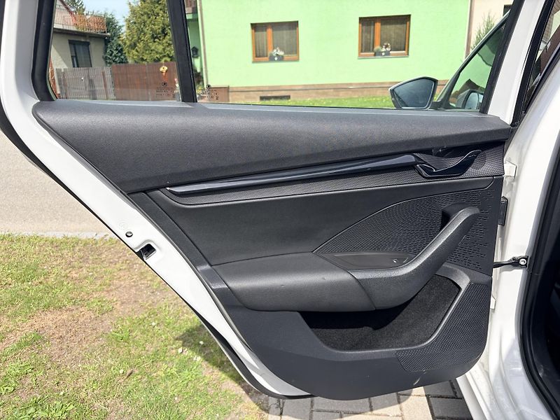 Škoda Octavia 2.0TDI DSG 4x4 STYLE MATRIX - fotka 37 z 45