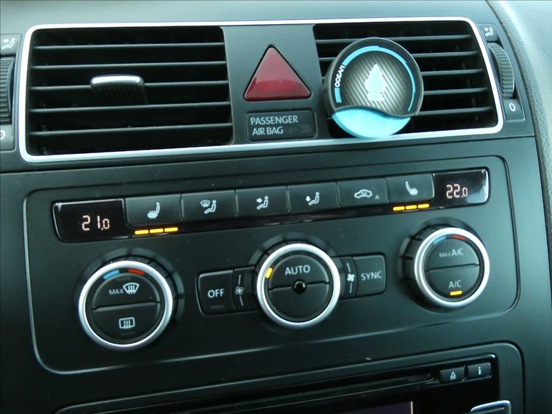 Volkswagen Touran 1,6 TDi 77kW 7.MÍST,navigace - fotka 30 z 43