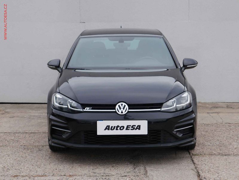 Volkswagen Golf (2018) 1.4 TSi, ČR, R-Line, DSG - fotka 2 z 16