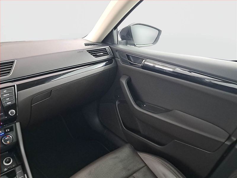 Škoda Superb (2017) Laurin&Klement 2.0 TDI 4x4 - fotka 8 z 21
