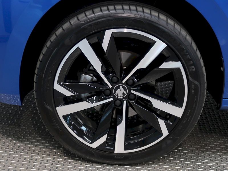Škoda Kamiq (2025) MONTE CARLO 1.5TSI 110KW DSG P - fotka 12 z 38