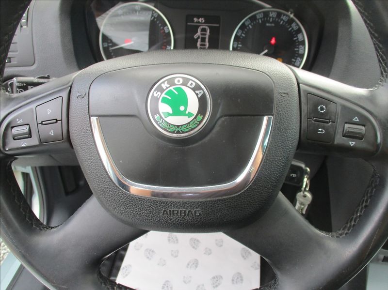 Škoda Octavia 1,4 TSI, klima,xenon,servis, - fotka 19 z 36