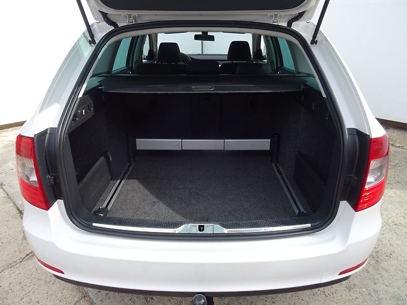 Škoda Superb (2013) 2.0TDi,103kW,1maj,S.kni,navi - fotka 19 z 24