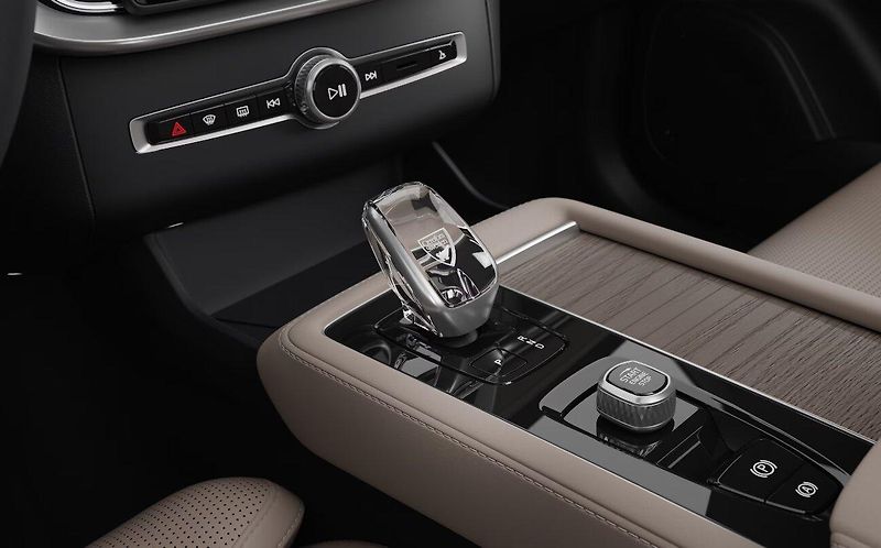 Volvo XC90 (2026) T8 AWD PLUS BRIGHT - fotka 16 z 17