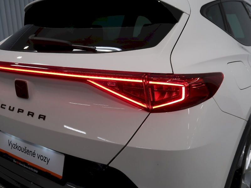 Cupra Formentor (2024) 1.5TSI 110KW DSG - fotka 11 z 38