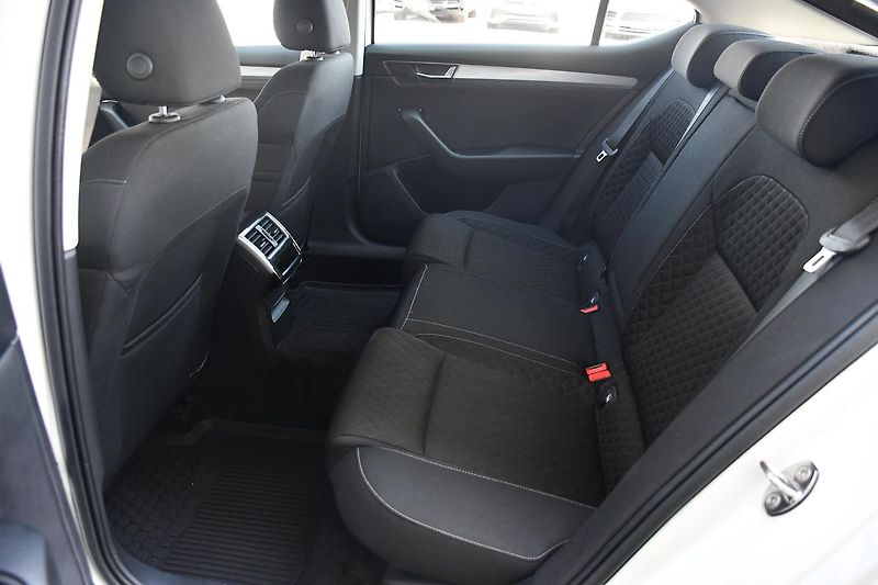 Škoda Superb 1.5TSi 110kW MT CARPLAY  - fotka 20 z 51