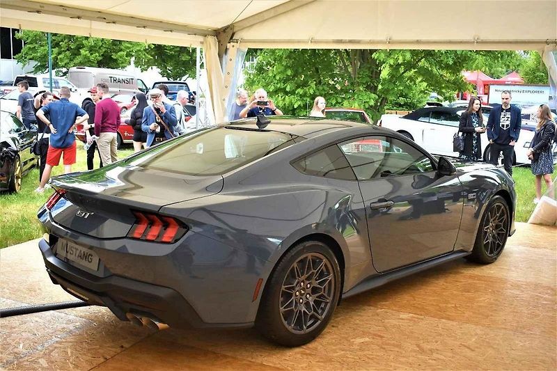 V případě Mustangu zatím nejsou známé výkonové parametry a ani cena