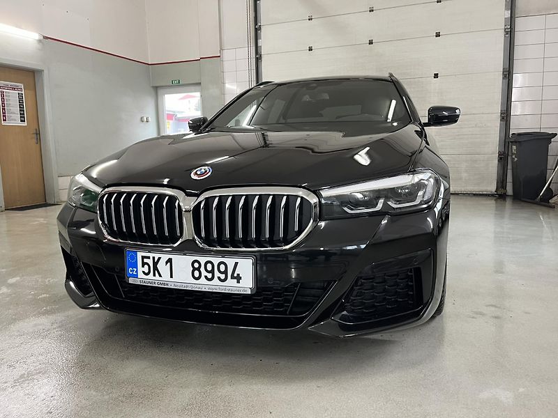 BMW Řada 5 (2022) 3.0 540 xDrive M-Packet DPH - fotka 16 z 16