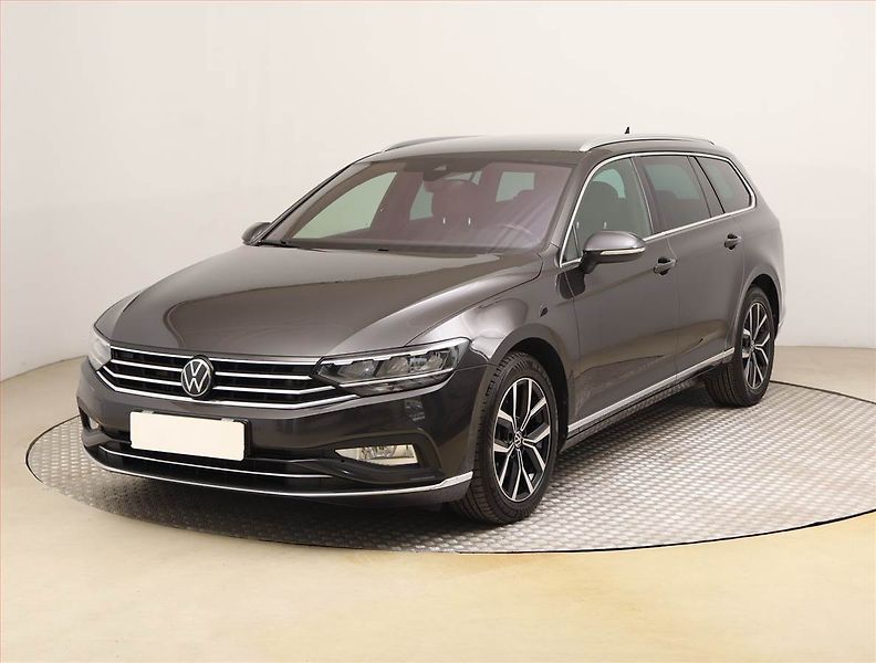 Volkswagen Passat (2021) 2.0 TDI, Automat, Kůže, Navi - fotka 2 z 31