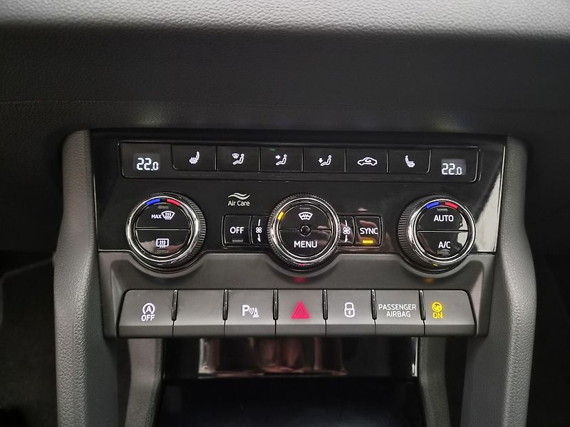 Škoda Karoq 1.5 TSI Top selection - fotka 19 z 25