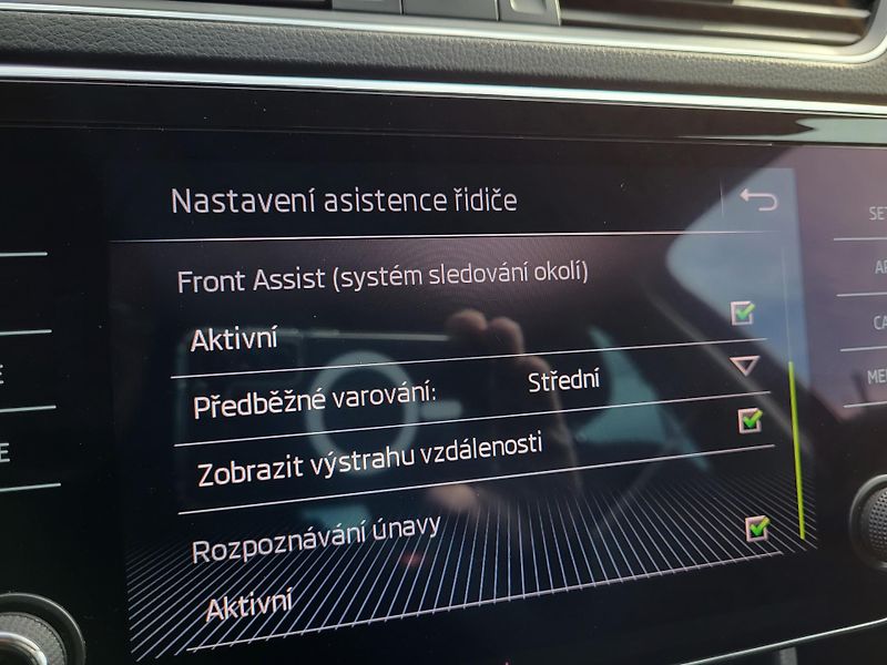 Škoda Superb 2.0 TSI 162kW DSG STYLE+ - fotka 21 z 48