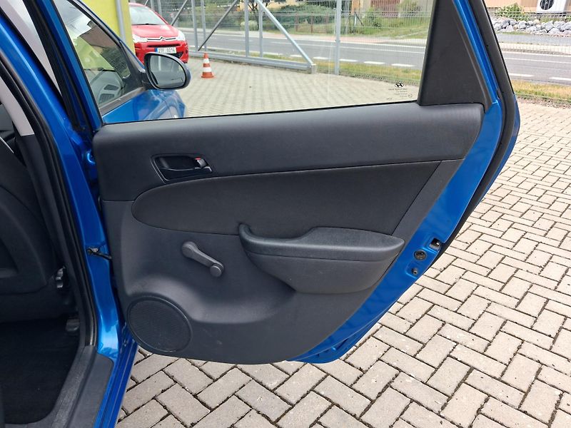 Hyundai i30 (2009) 1,4i  LPG  KLIMA  2x KOLA  - fotka 18 z 33