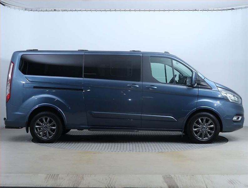Ford Tourneo Custom (2021) Titanium 2.0 EcoBlue, ČR, 1Maj - fotka 6 z 23
