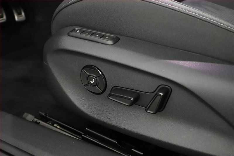 Škoda Superb (2025) 2.0 TDI, Sportline, Navigace - fotka 17 z 20