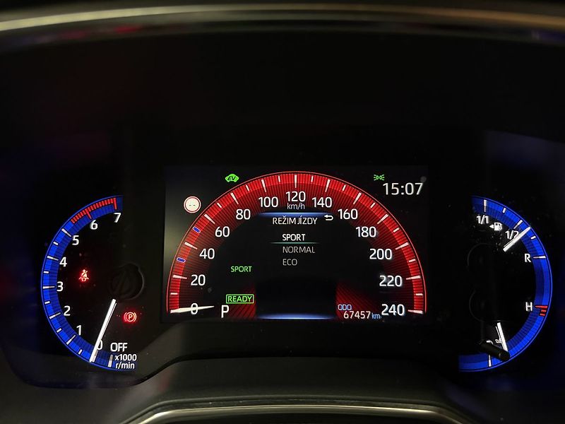 Toyota Corolla 1.8 Hybrid e-CVT COMFORT, ACC, - fotka 17 z 24