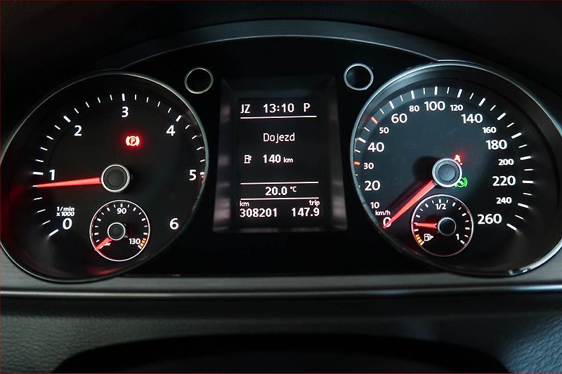 Volkswagen Passat (2011) 2.0 TDI, Automat, nová STK - fotka 11 z 20