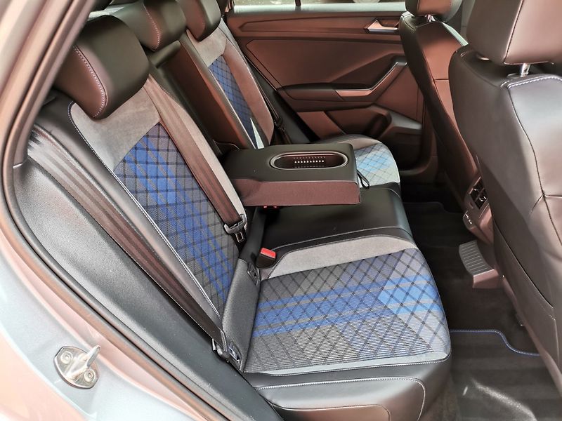 Volkswagen T-Roc (2025) 2.0TSi 221kw R DSG 4x4 - fotka 18 z 40