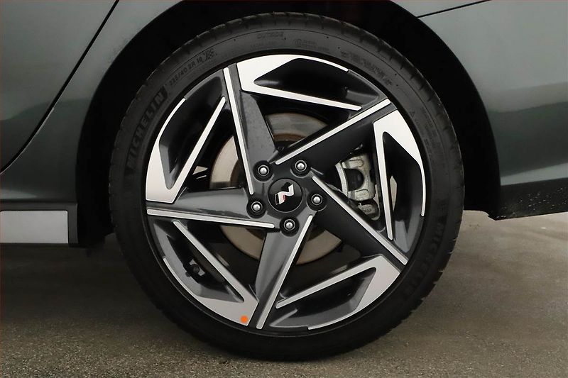 Hyundai i30 (2025) N-Line 1.5 T-GDI MHEV 48V - fotka 12 z 16