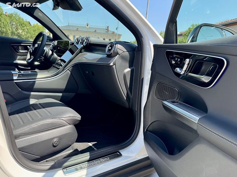 Mercedes-Benz GLC 220d 4MATIC AMG - fotka 22 z 48
