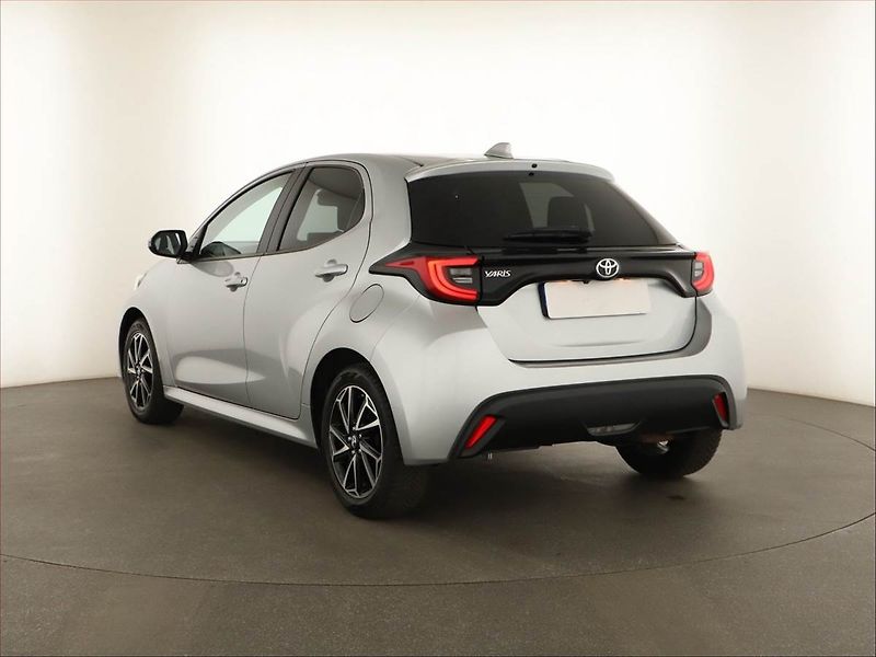 Toyota Yaris (2023) Comfort Style Tech 1.5 VVT-i - fotka 4 z 14