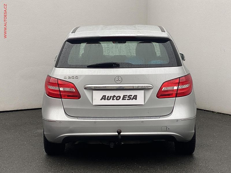 Mercedes-Benz Třídy B (2012) 1.6i B200, AT, bixen, navi, - fotka 5 z 18