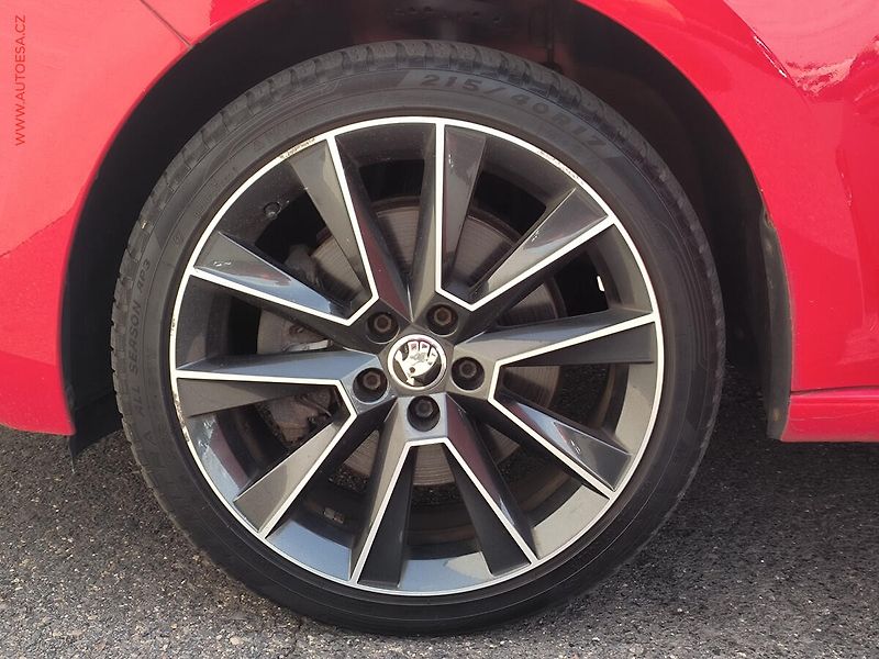Škoda Rapid (2014) 1.6 TDi, Sport, panor - fotka 16 z 17