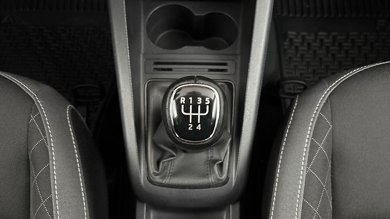 Škoda Fabia 1.0 TSI Black Combi - fotka 22 z 23
