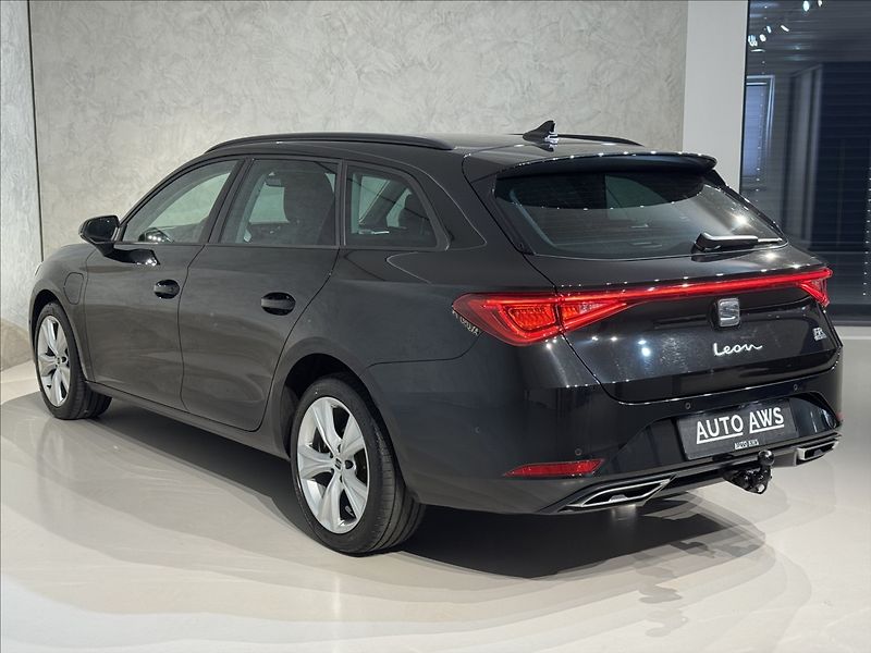 Seat Leon 1,4 TSi  e-Hybrid FR Line LED - fotka 10 z 50