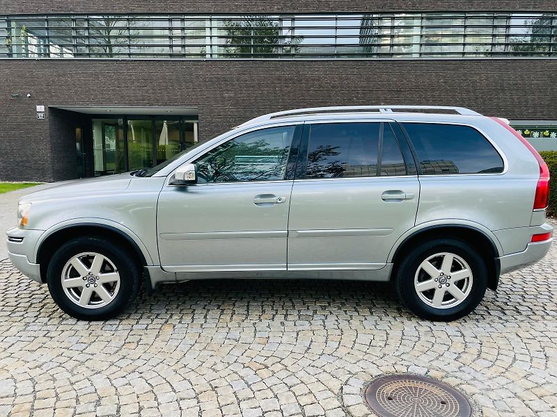 Volvo XC90 2.4 D5 4x4 AUT SERVISKA TAŽNÉ - fotka 18 z 49