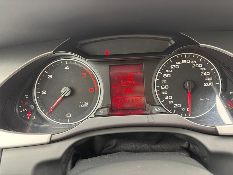 Audi A4 (2009) 2.0 /105kW - fotka 2 z 10