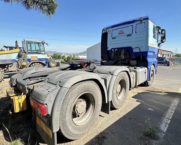 MAN TGX (2009) 6x4 V8 hydr. retard 90t 680HP - fotka 2 z 10