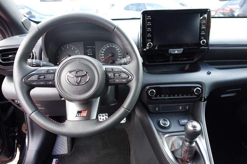 Toyota GR Yaris 1,6 Turbo Dynamic + Sport AWD - fotka 15 z 29