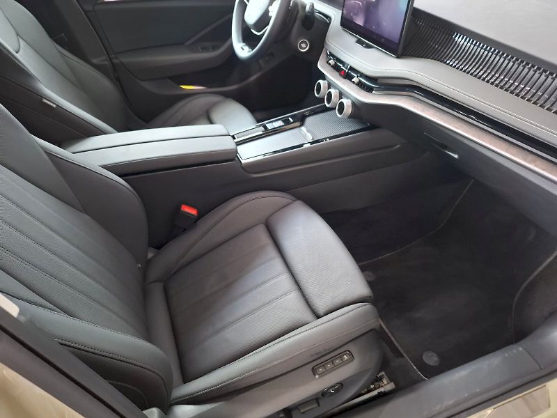 Škoda Superb (2025) COMBI L&K TD 110/2.0 A7F - fotka 26 z 30