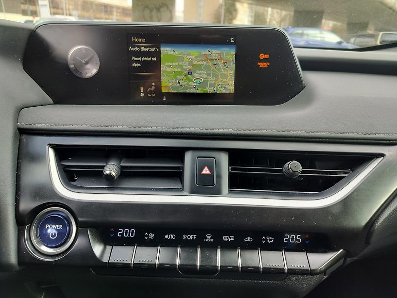 Lexus UX 250h BUSINESS edition,alcantara - fotka 15 z 24