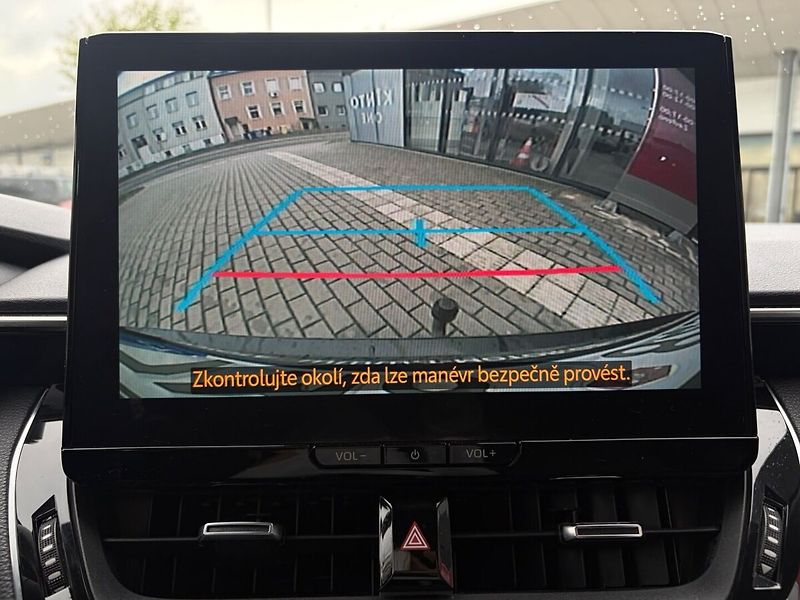 Toyota Corolla 1.8 Hybrid Style - fotka 11 z 19