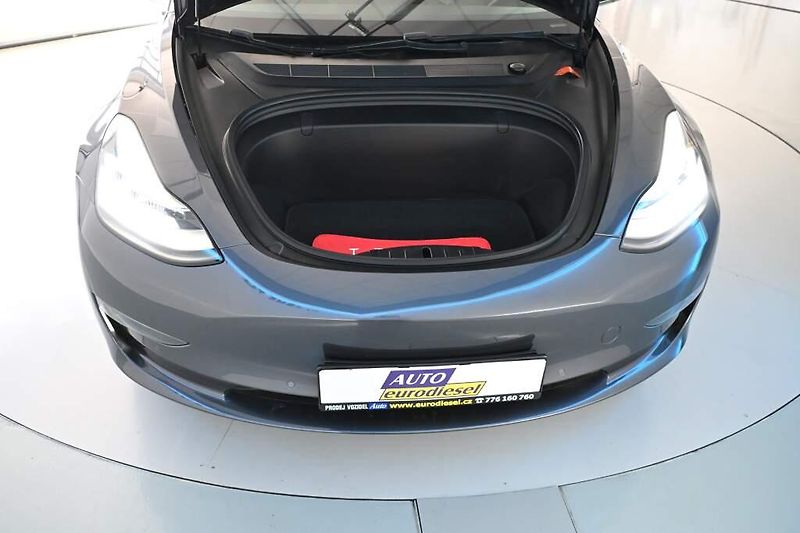 Tesla Model 3 (2019) RWD LED Kamera Range Plus 225K - fotka 31 z 34