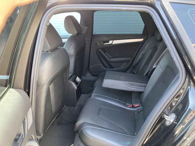Audi A4 (2011) S-line Avant 3,0TDi V6 176kW  - fotka 16 z 22
