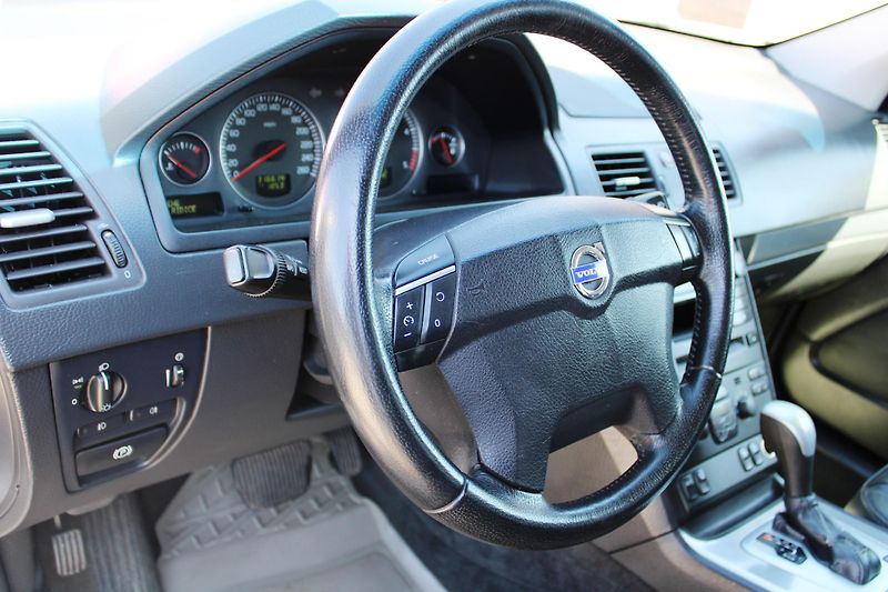 Volvo XC90 (2005) 2.4 D5 AWD AUTOMAT KLIMA ALU - fotka 17 z 20