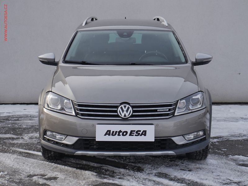 Volkswagen Passat (2013) 2.0 TDi 4x4, ČR, DSG, kůže - fotka 2 z 23