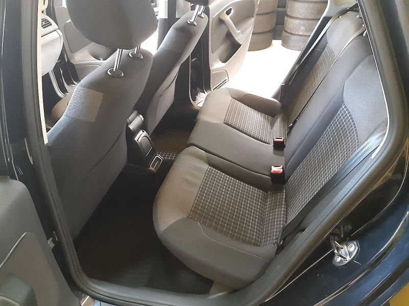 Volkswagen Polo 1.2 TSI KLIMA NOVE ROZVODY - fotka 16 z 20