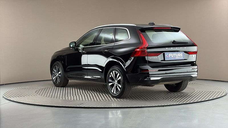 Volvo XC60 2.0 T6 AUT AWD Recharge Core - fotka 2 z 32