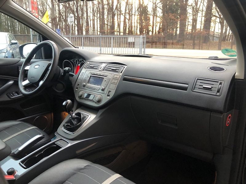 Ford Kuga (2010) 2.0TDCi 4x4 - fotka 16 z 33