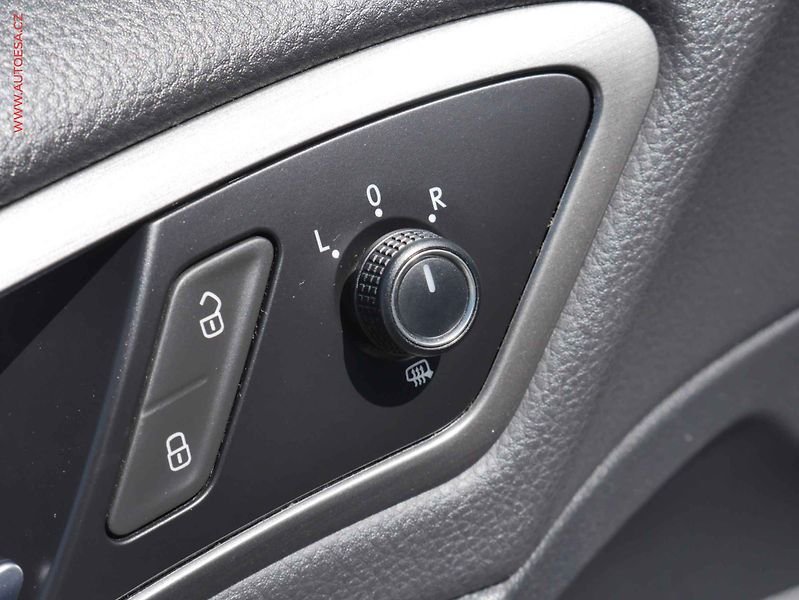 Volkswagen Golf (2012) 1.2TSi, AC - fotka 15 z 17