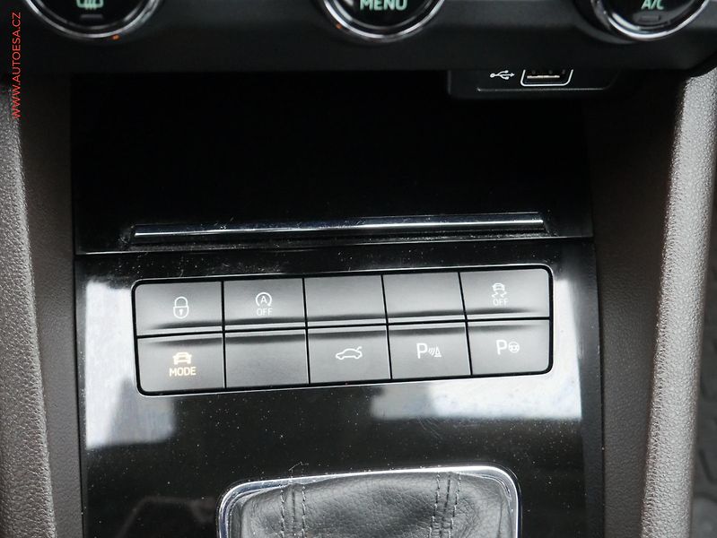 Škoda Octavia (2018) 2.0TDi 4x4, ČR, L&K, DSG, TZ - fotka 17 z 23